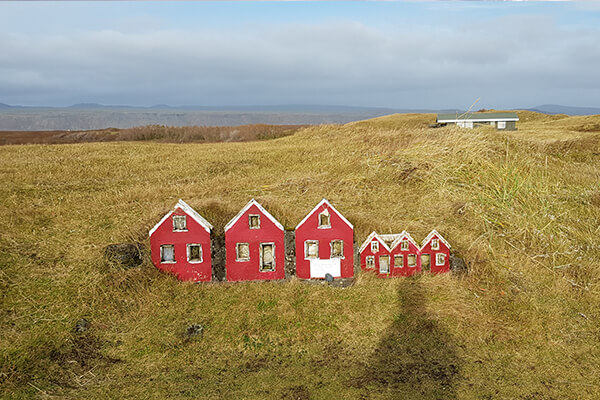 Kleine "Elfenhäuser" in Island