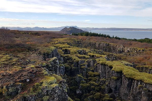 Eine der vielen Spalten im Thingvellir Nationalpark