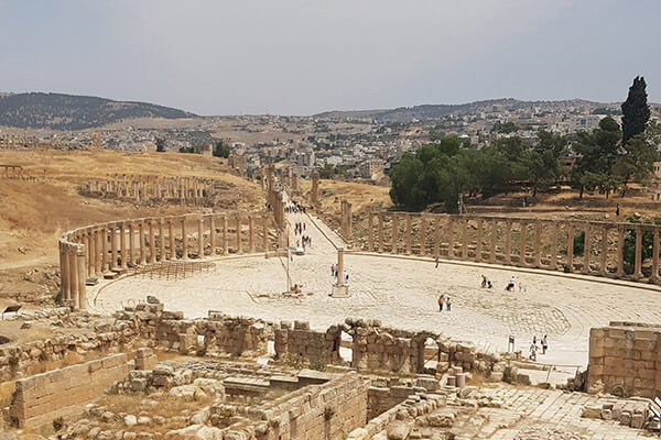 Ausblick auf die Ruinen von Jerash, Jordanien