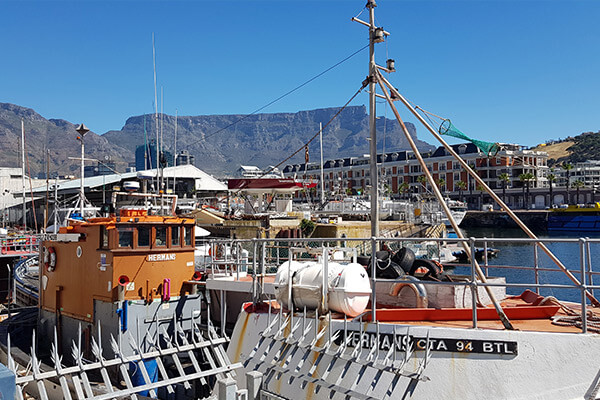 Boote im Hafen von Kapstadt